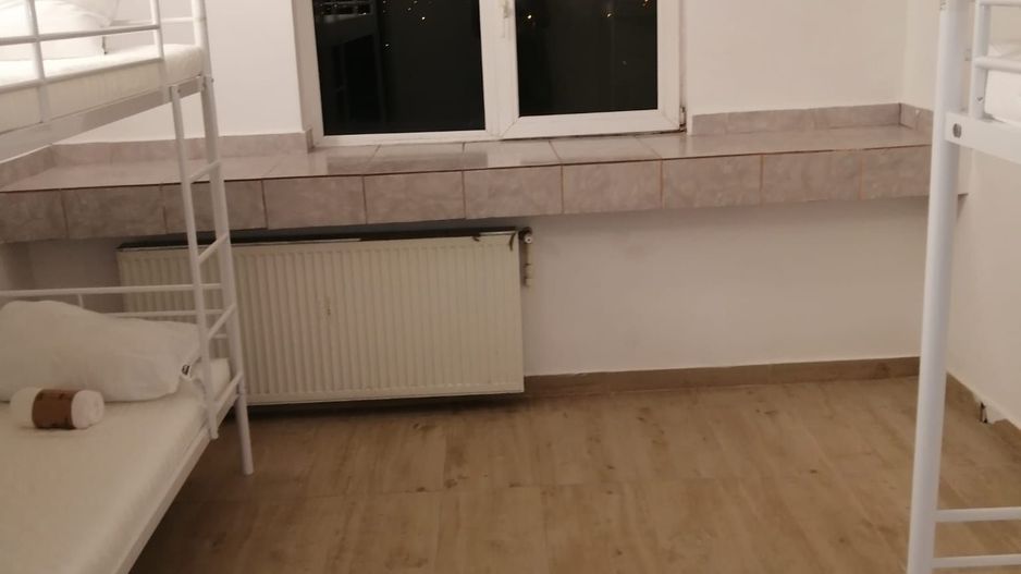 Etaj de inchiriat/ camere+ bai/bucatarie/spalatorie - Poză 10