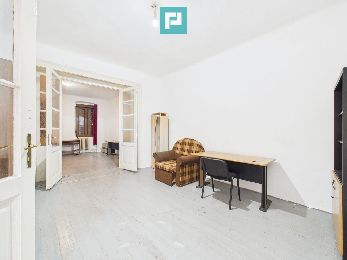 Casă 2 camere + anexe, teren 234 mp. - Poză 1