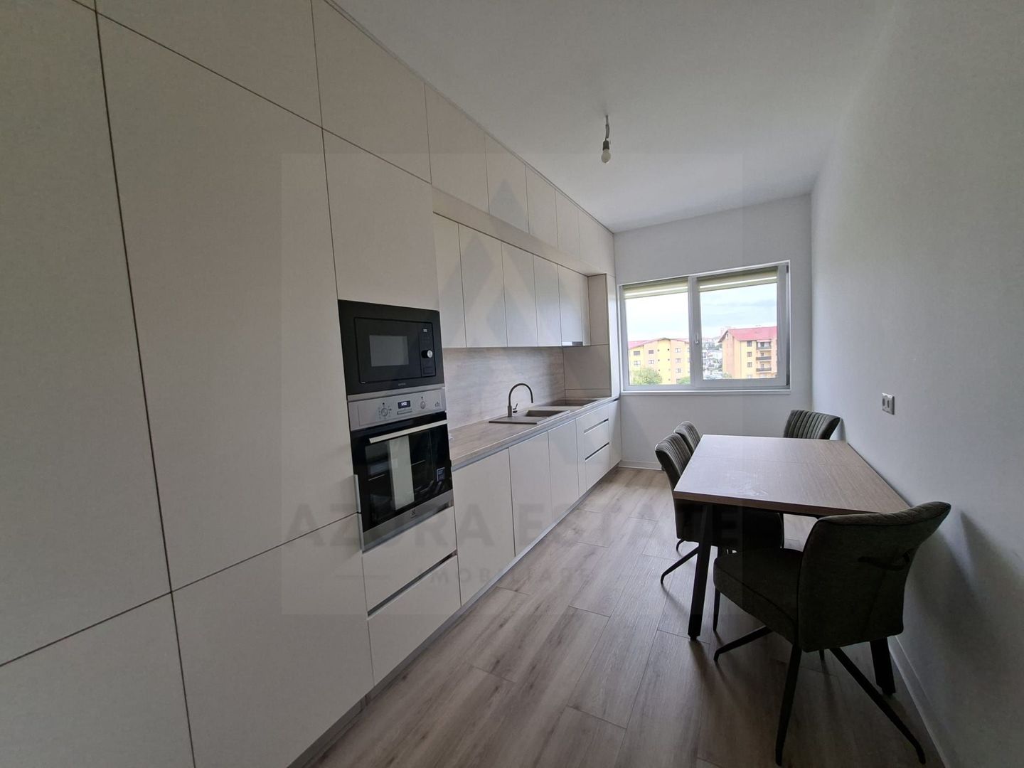 Apartament lux prima inchiriere 3 camere 76mp utili si boxa Selimbar - Poză 5