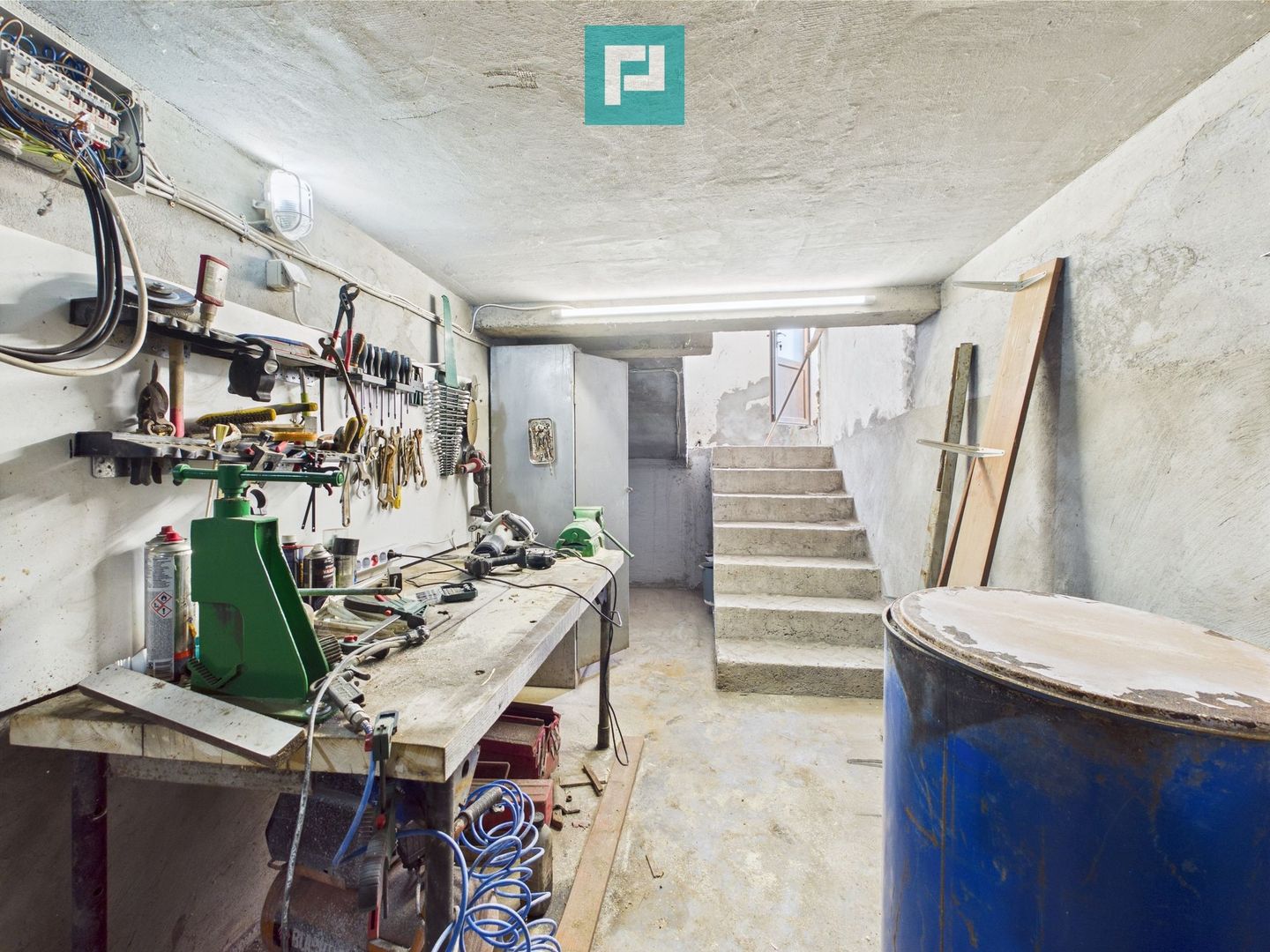 Vilă cu 8 camere în Săcălaz, zonă Centrală - Poză 20