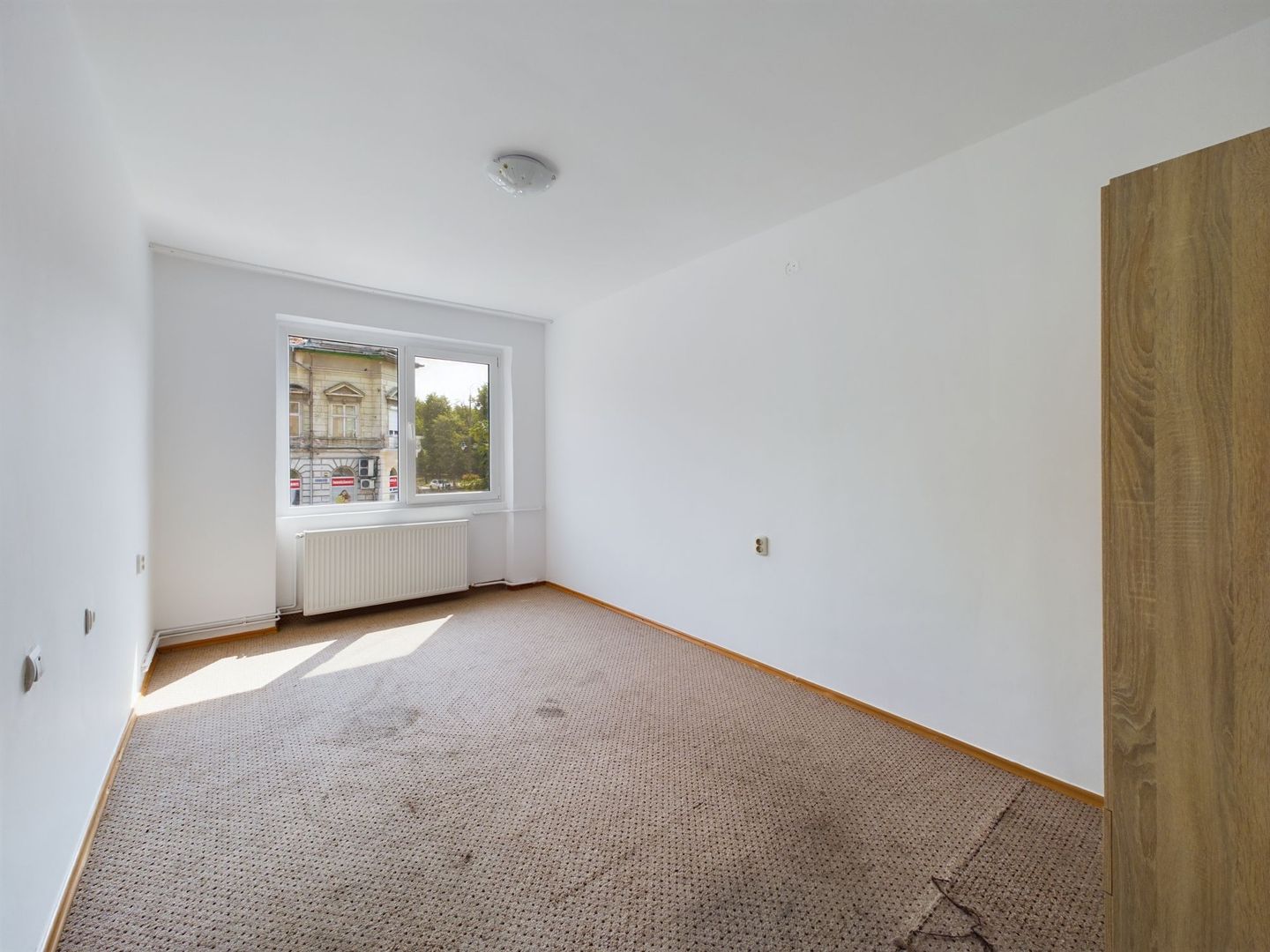 Apartament ultracentral pe B-dul Revoluției - Poză 2