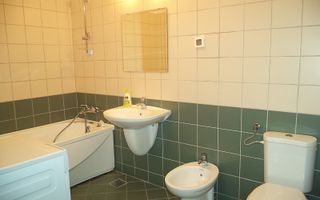 APARTAMENT DE 3 CAMERE LA INCHIRIERE IN COMPLEX CENTRAL PARK - Poză 9