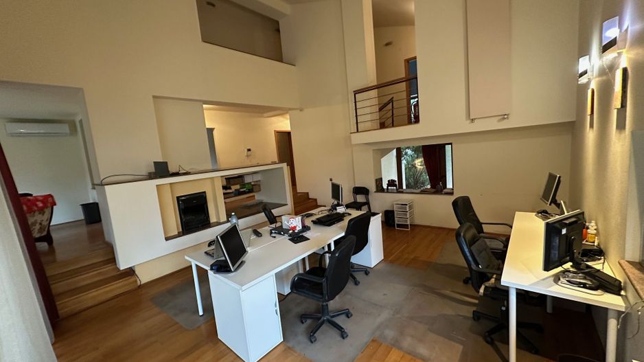 Casă / Vilă cu 6 camere în zona  Calea Aradului - Poză 1