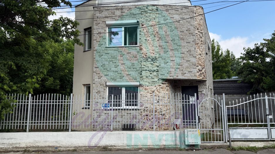 Casa receptionata in 2025 singura in curte - Poză 2
