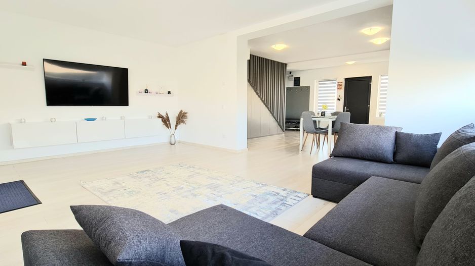 Casa 4 camere cu garaj mobilata si utilata cartier Izvor Tarlungeni - Poză 2