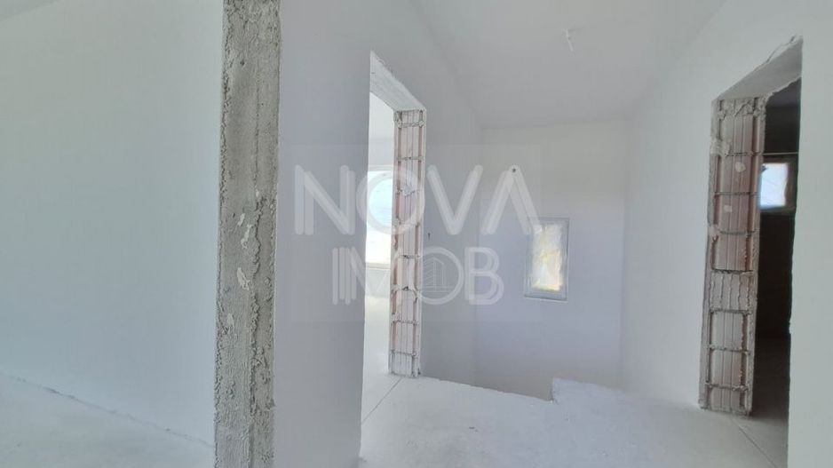 Casa tip duplex, la alb - Sura Mica - COMISION 0 - Poză 10