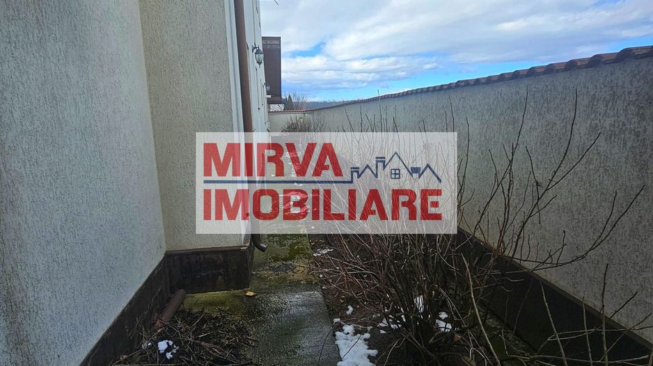 Vilă spațioasă Strejnicu S+P+1E+M, 8 camere, garaj, teren 595 mp - Poză 19