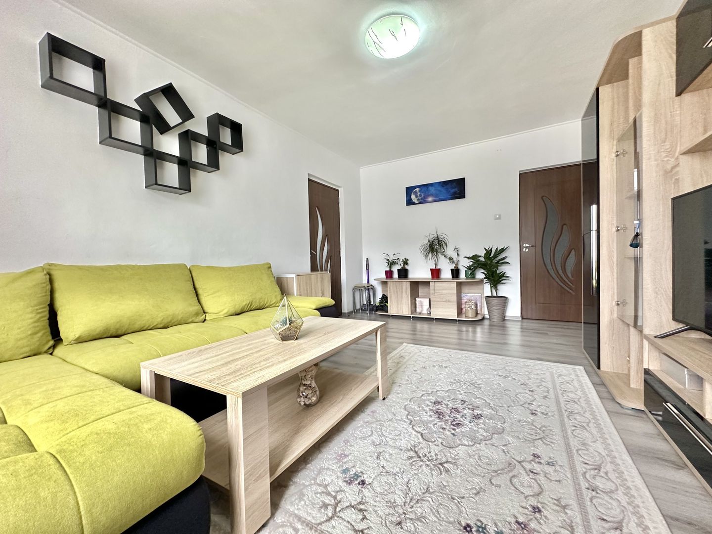 Vânzare apartament 3 camere mobilat,  parcare inclusă , Cartier Noua - Poză 2