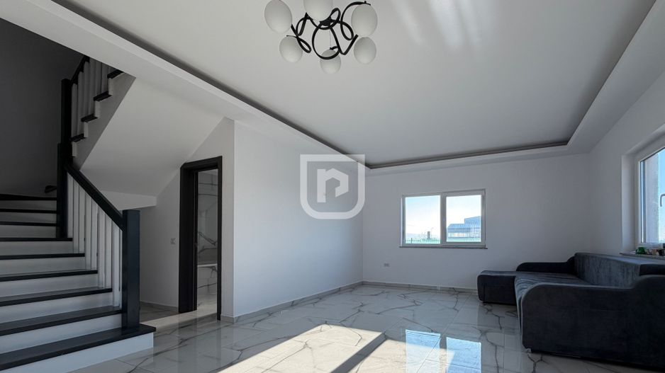 Casa noua Gura Humorului - 4 dormitoare, curte amenajata - Poză 1