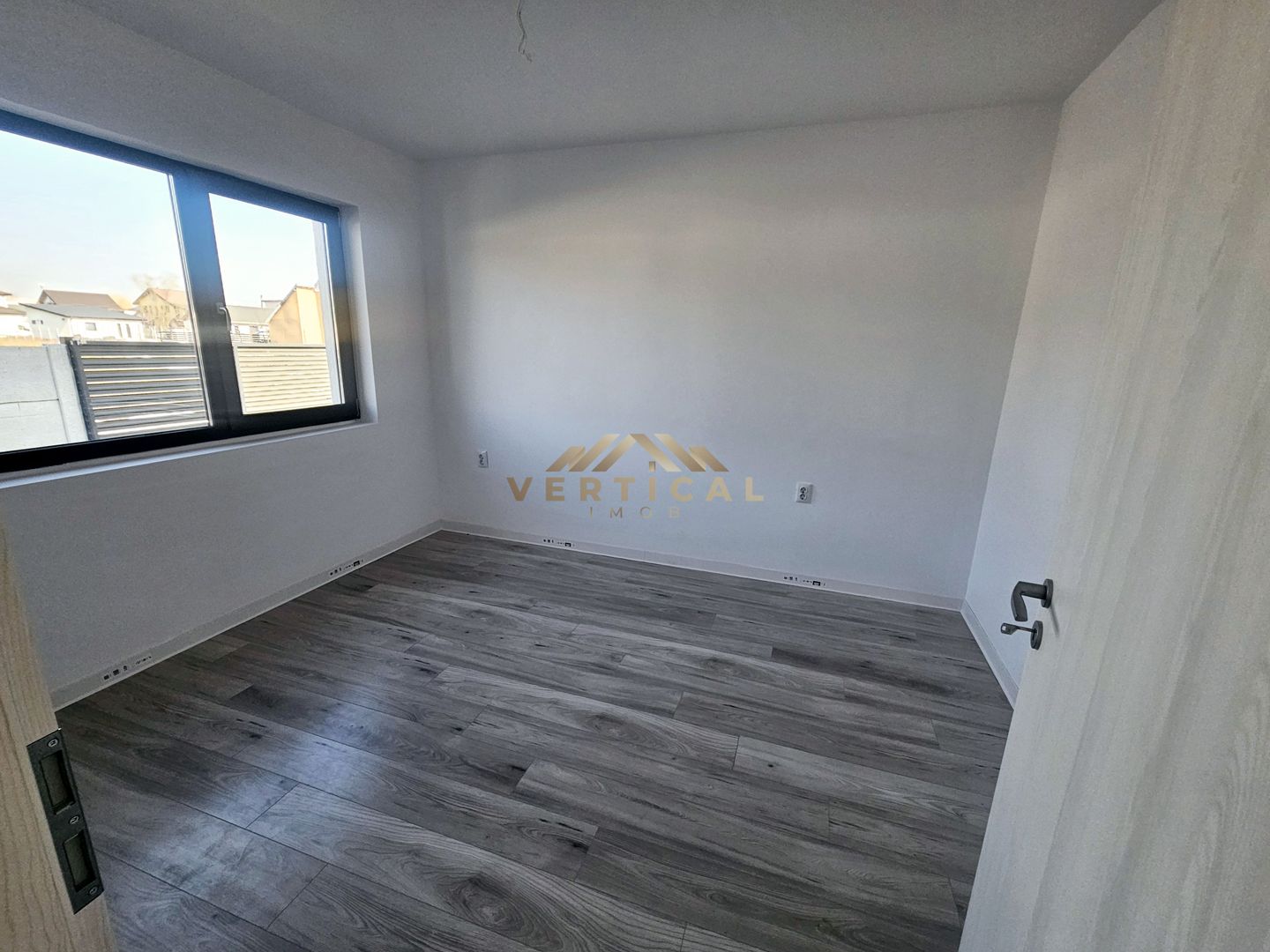 Casa pe un singur nivel cu 4 camere - comuna Berceni - Poză 8