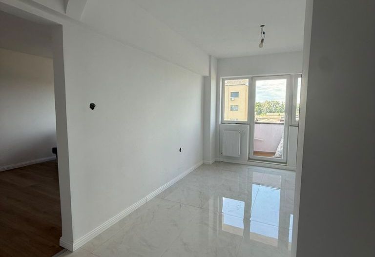BRASADAS vinde ap 3 cam etaj 7/8 Micro 17 – Recent renovat. - Poză 3