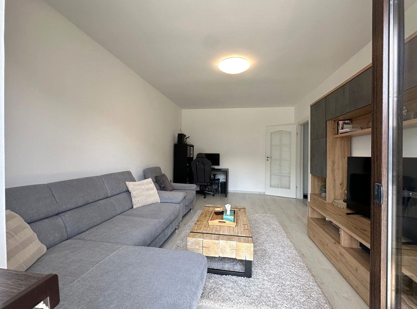 Vindem apartament  complet mobilat modern cu 2 bai zona Ghimbav - Poză 6