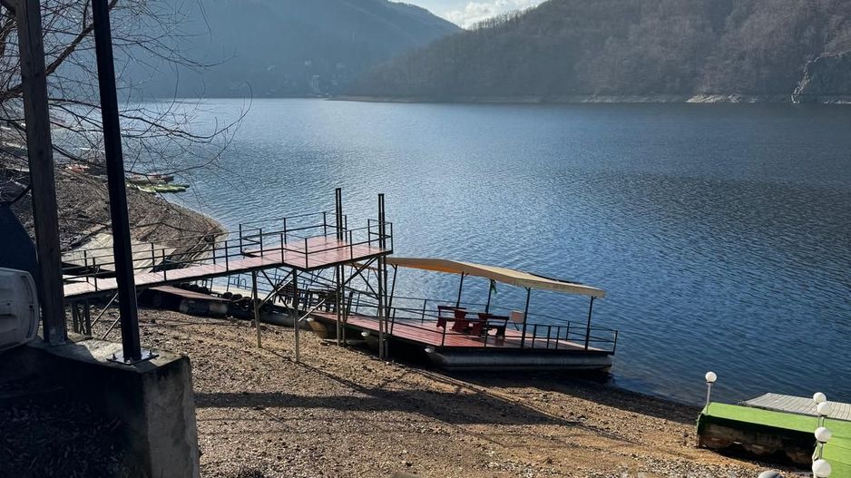 Casa de vacanta pe malul Lacului Tarnita, 650 m2 teren - Poză 1