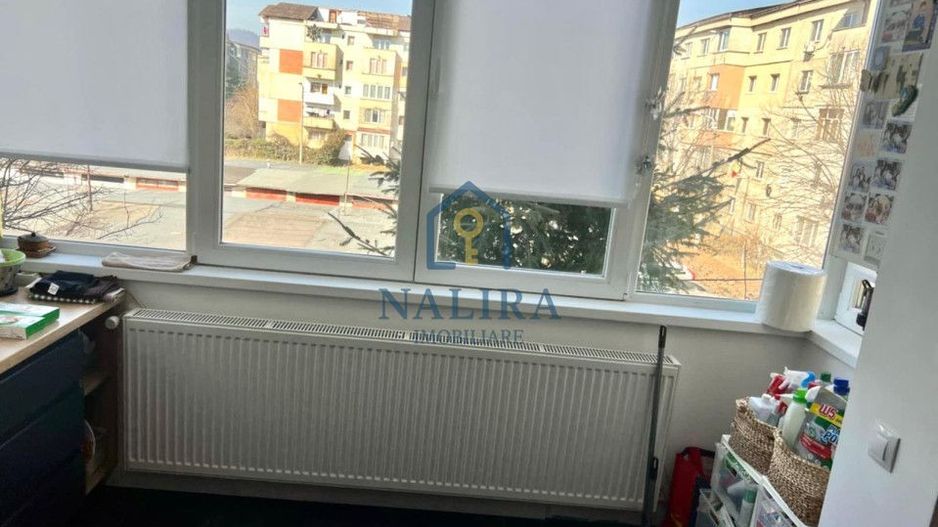 Vanzare apartament - 3 camere  - etaj intermediar - Paltinisului - Poză 9