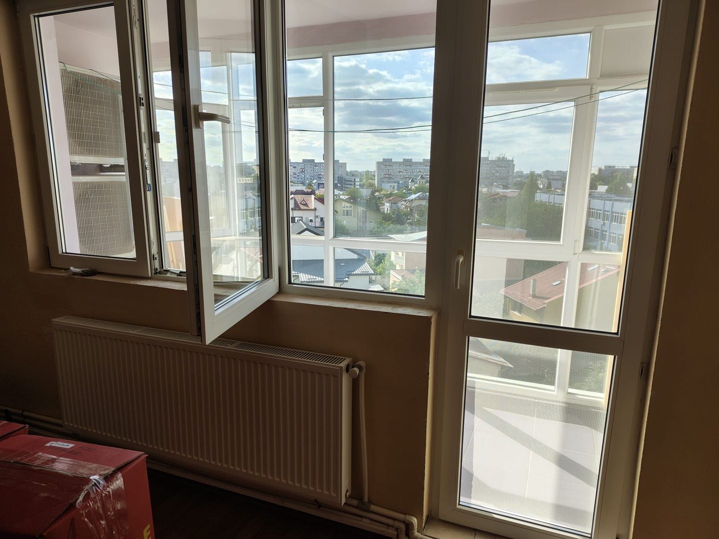 Apartament incapator cu trei camere, Alexandru Obregia, 120.000€ negociabil - Poză 3