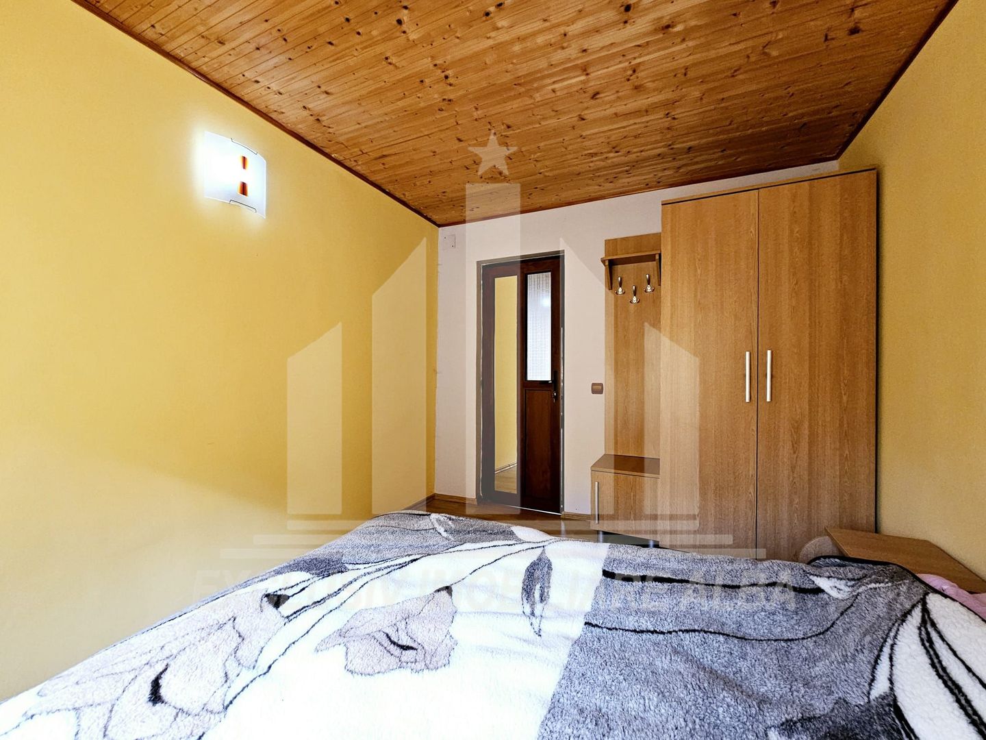 Casa de vacanta cu potential de Pensiune Turistica, Ramet - Poză 8