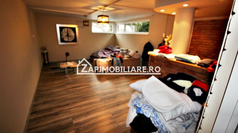 Casa D-P-E, 5 camere 200 mp,1.000 mp teren, garaj, semineu - Poză 10