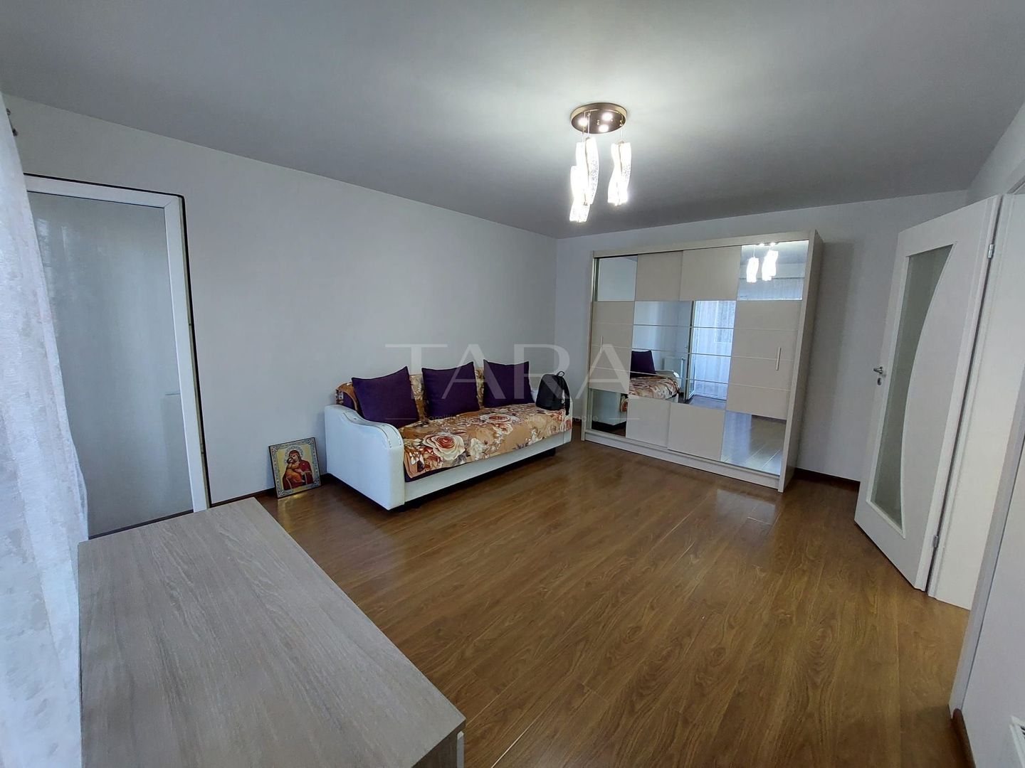 Apartament cu 1 cameră la parter înalt, zona Poligonului, Florești. - Poză 3