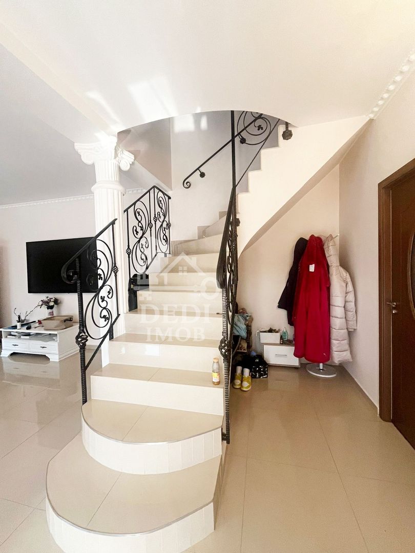 Casă cu 2 locuințe, teren intravilan 7062 mp Cetariu, Bihor - Poză 13