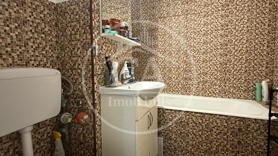 Apartament de vânzare cu 4 camere în zona Decebal, Oradea - Poză 8