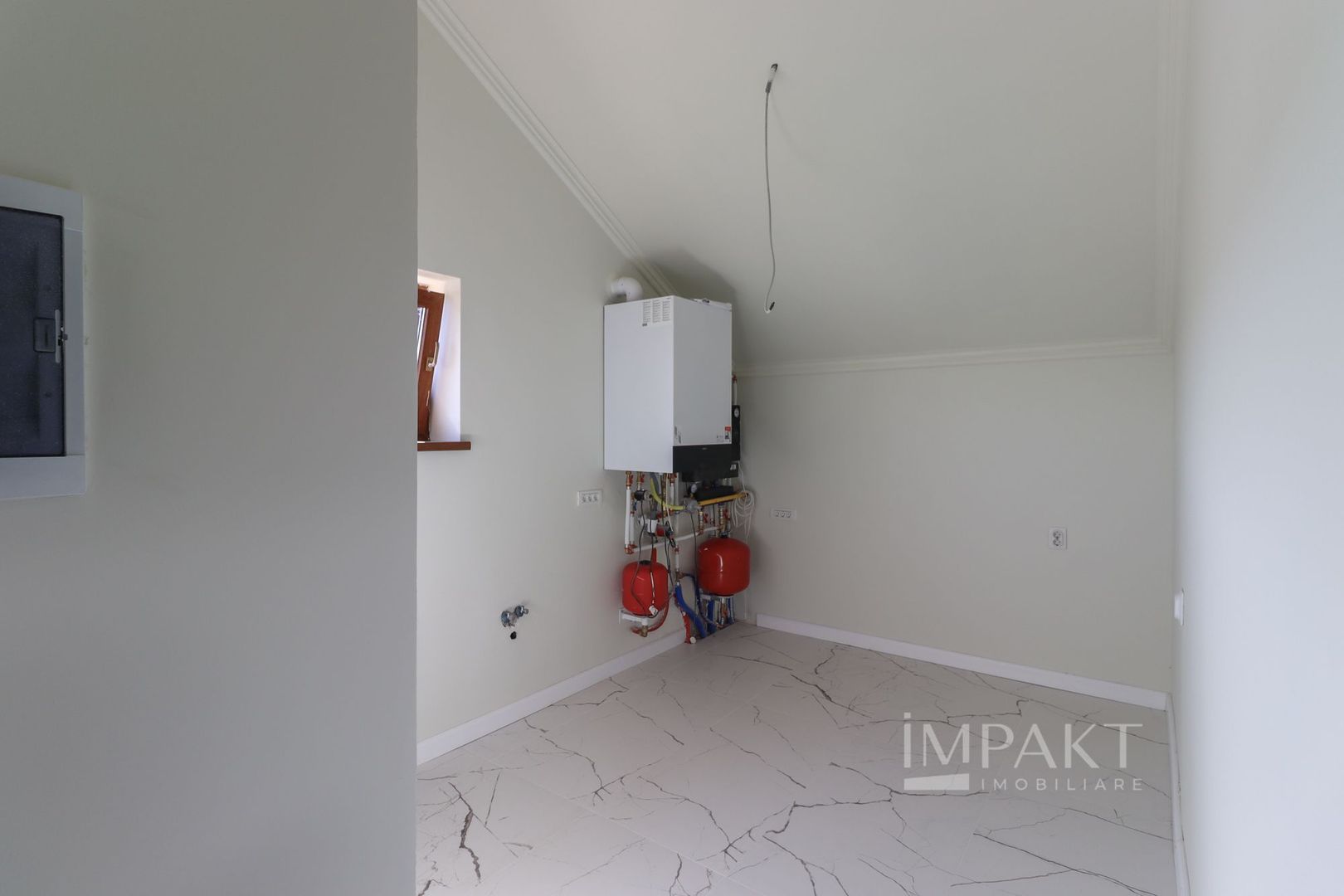 Duplex cu 8 camere in cartierul Buna-Ziua, teren 500 m2 ! - Poză 13