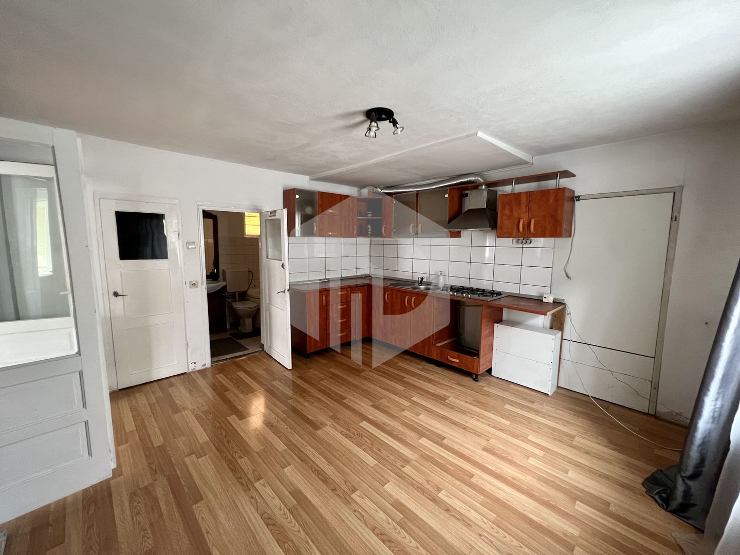 Casa individuala+ curte. Zona Lazaret/Balanta/ 3 Apartamente - Poză 7