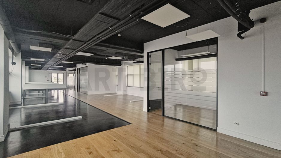 Zero comision, 290mp birou versatil cu terasa 340mp, Romana, 6' metrou - Poză 6