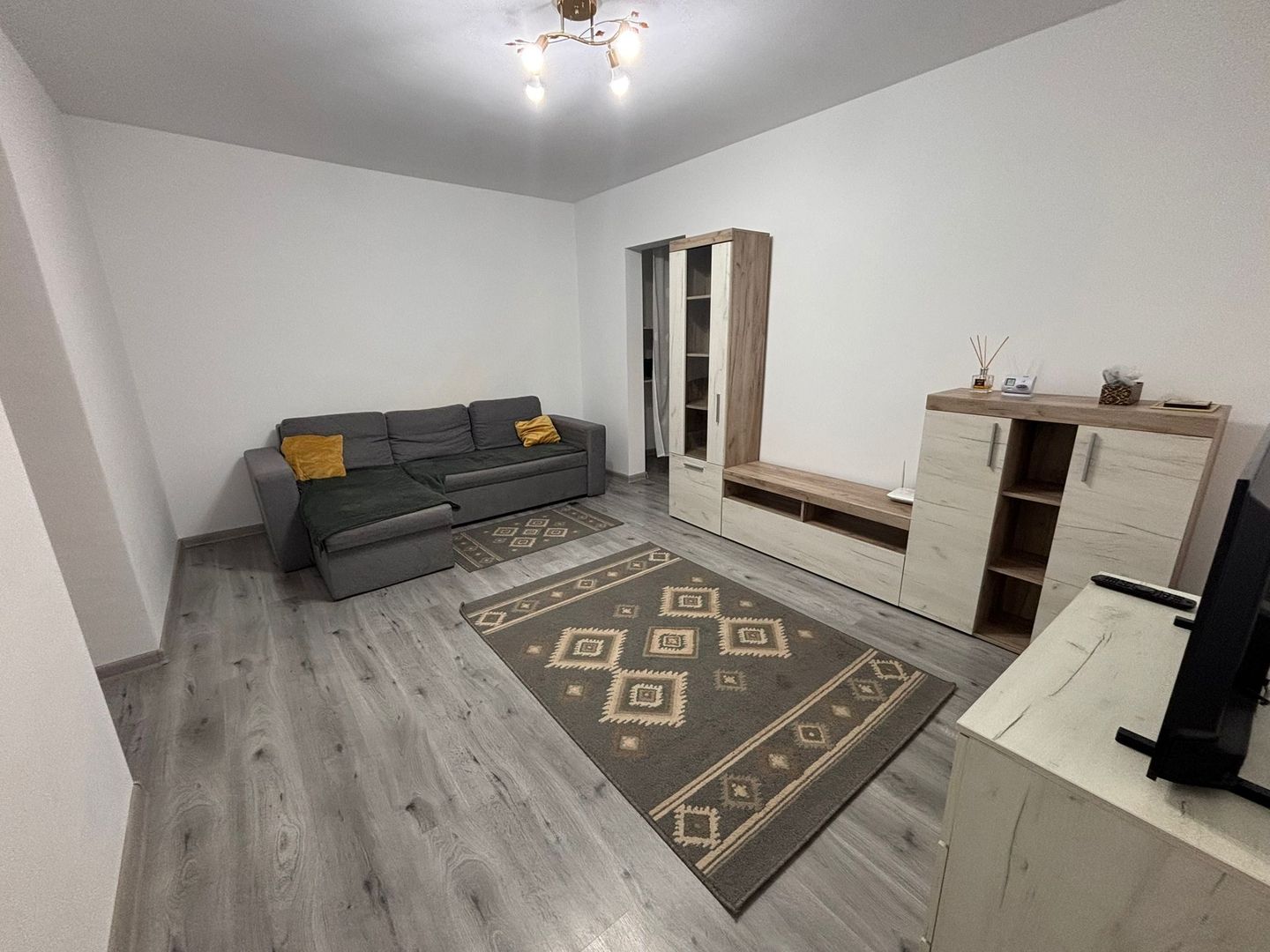 Apartament 2 camere semidecomandat – Tiglina 1, etaj 1 - Poză 1