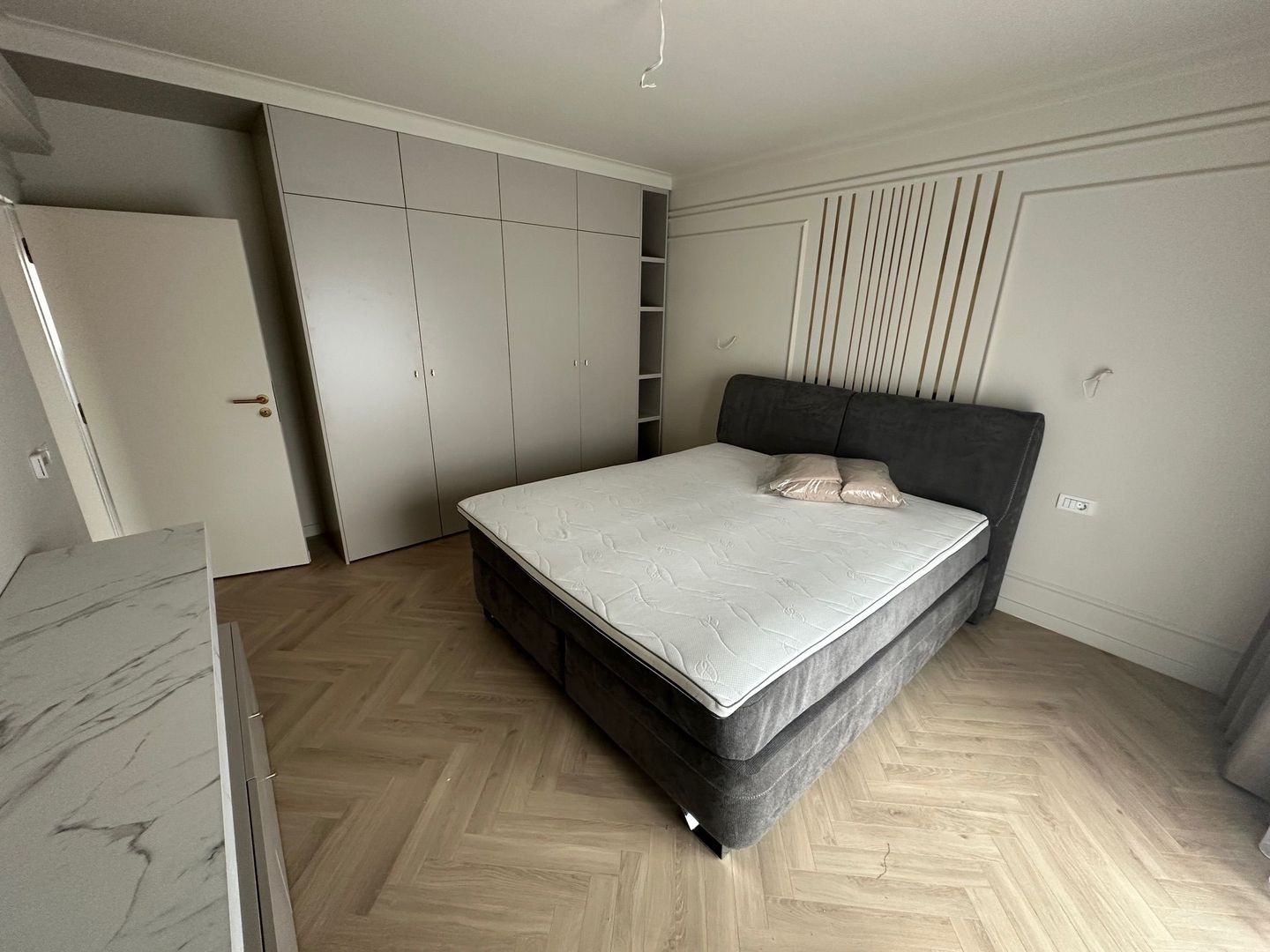Apartment deosebit  se vinde complet mobilat - Poză 2