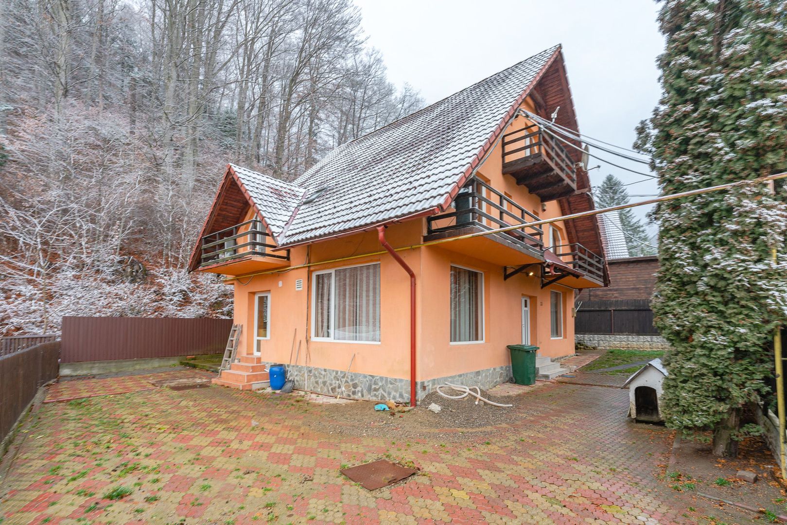 Ansamblu imobiliar compus din 2 proprietati si 700 mp teren - Poză 20