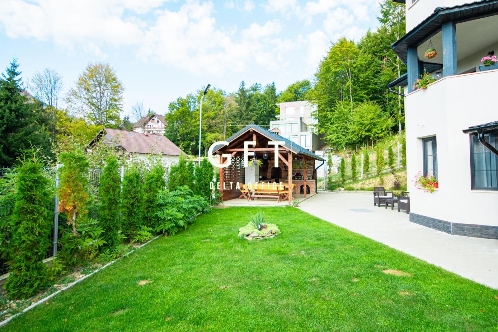 Pensiune Moderna 200 mp-teren 1000 mp-foisor-terasa-balcoane-Colibita - Poză 6