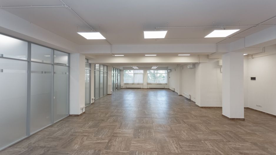 Vanzare oficiu in centru orasului - Poză 3