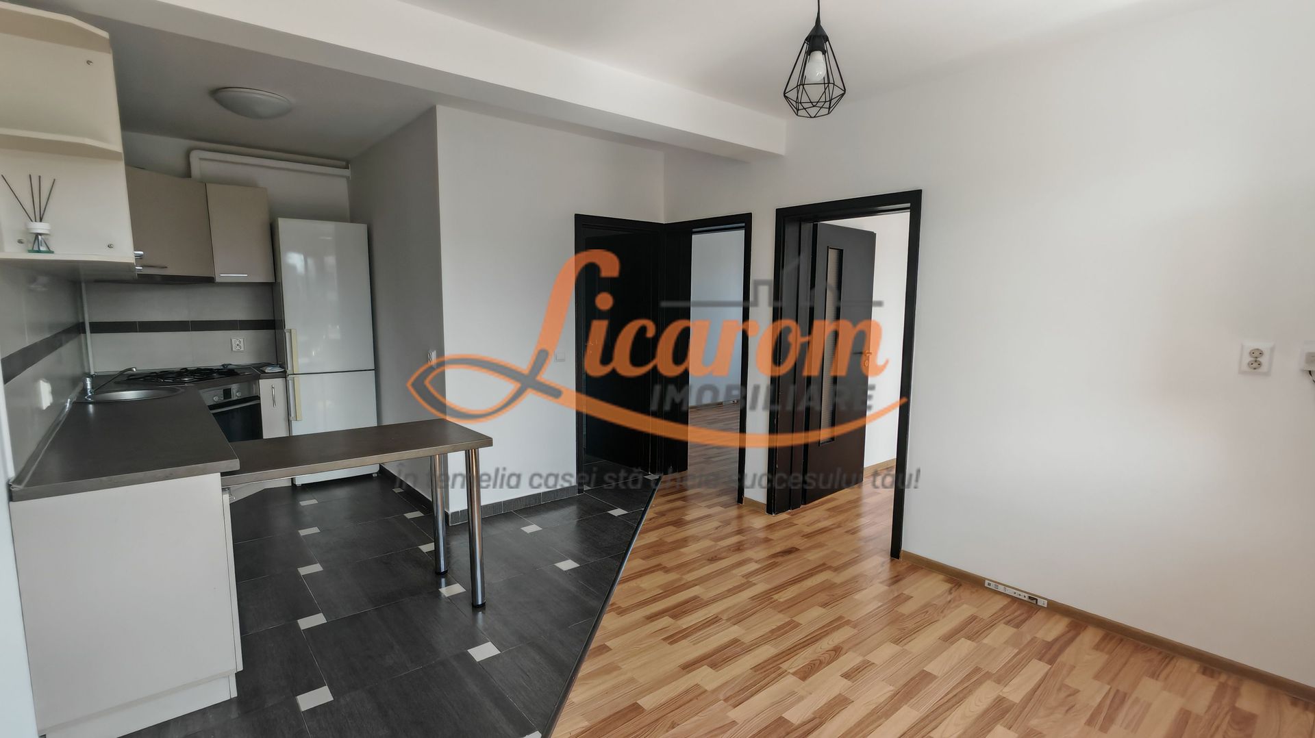 Apartament luminos 3 camere,Parter, parcare,Râșnov, Cartier Covaciu - Poză 3