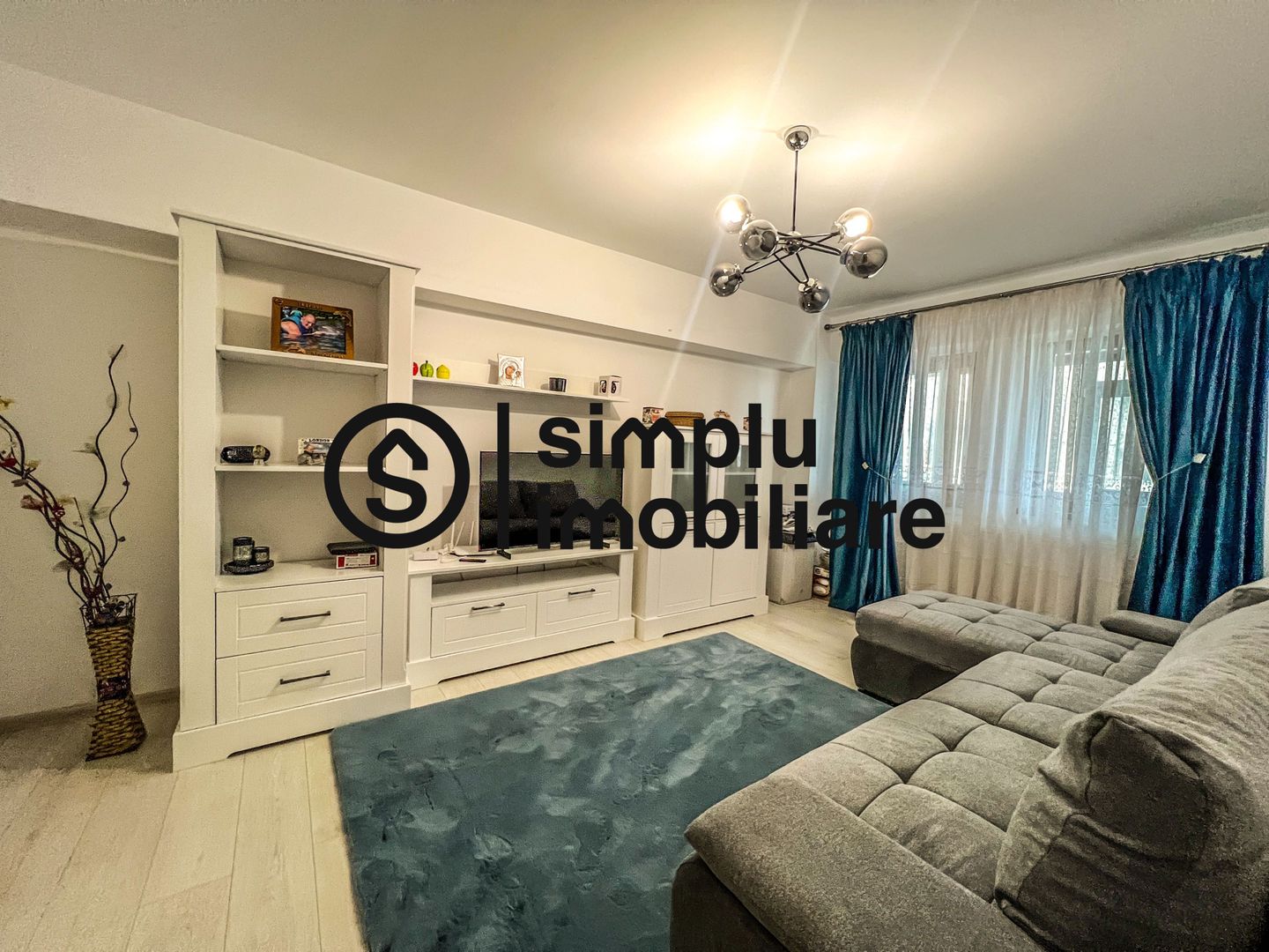 2 decomandate, centrala termica, zona centrala - 550 Euro - Poză 2