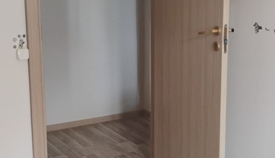 Apartament cu trei camere, zona Straduintei, 95.000€ negociabil - Poză 8