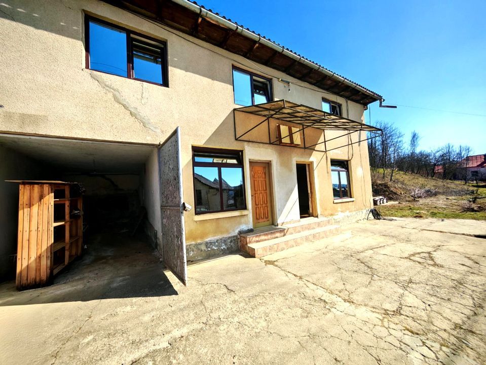 Casă cu teren generos în Dârmănești, Argeș-ideală pentru locuința sau afacere  - Poză 4