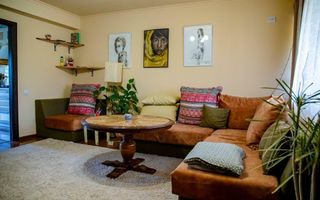 Casă complet mobilată P+1+M - Curte şi loc de parcare- - Poză 3