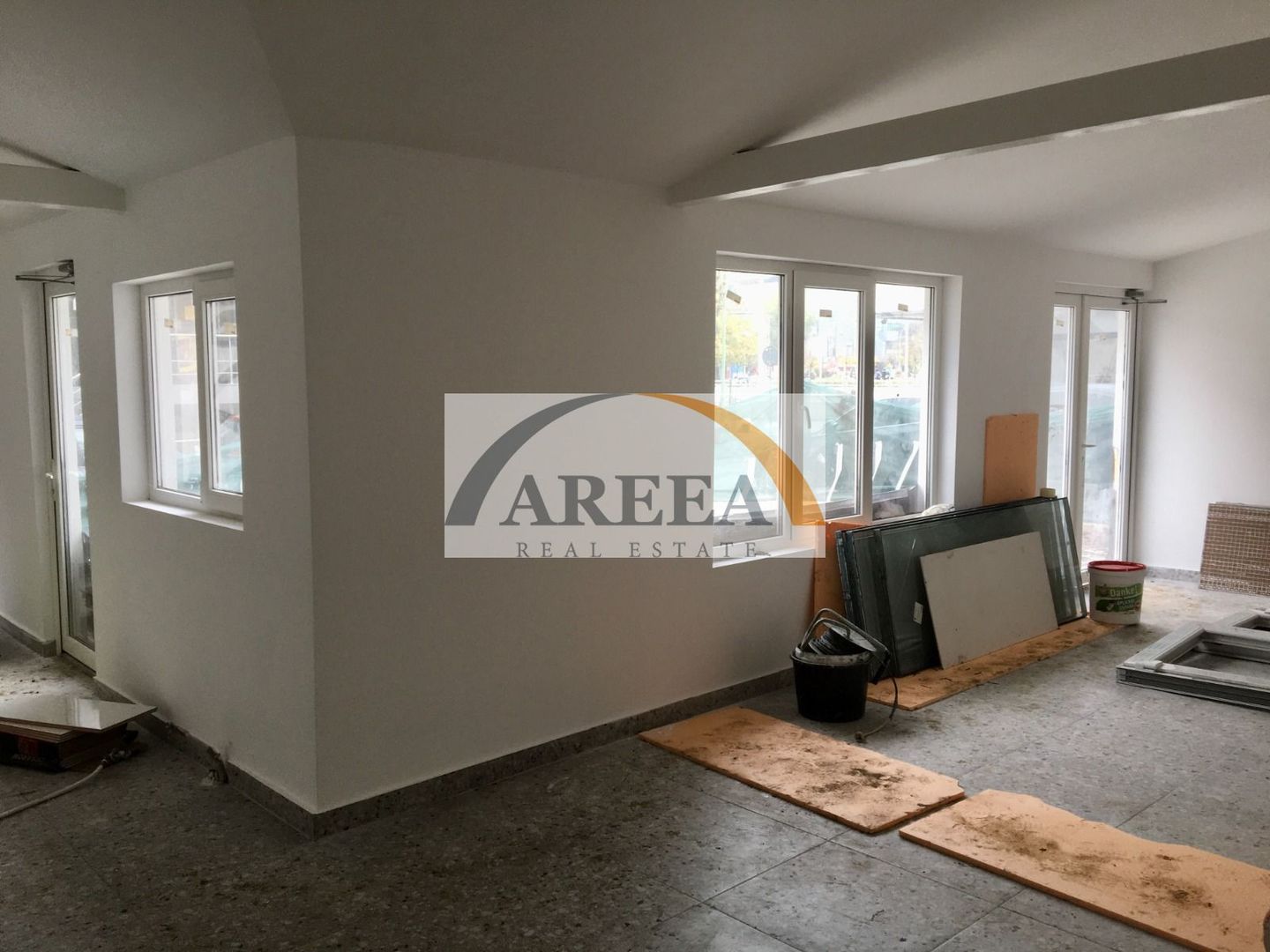 DE INCHIRIAT - spatiu comercial INTERSECTIE PIATA SUDULUi - Poză 3