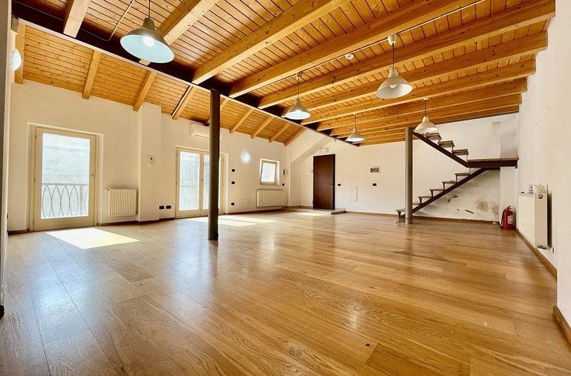 Penthouse pe doua niveluri situat in Piata Unirii - Poză 1