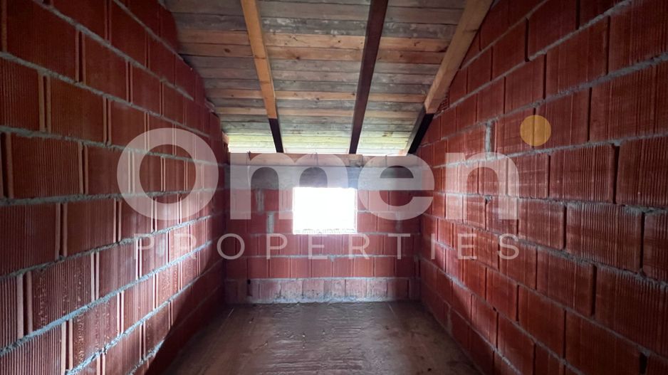 Casa P+M la rosu | 204 mp | 5 ari teren | compartimentare excelenta | Satulung. - Poză 17