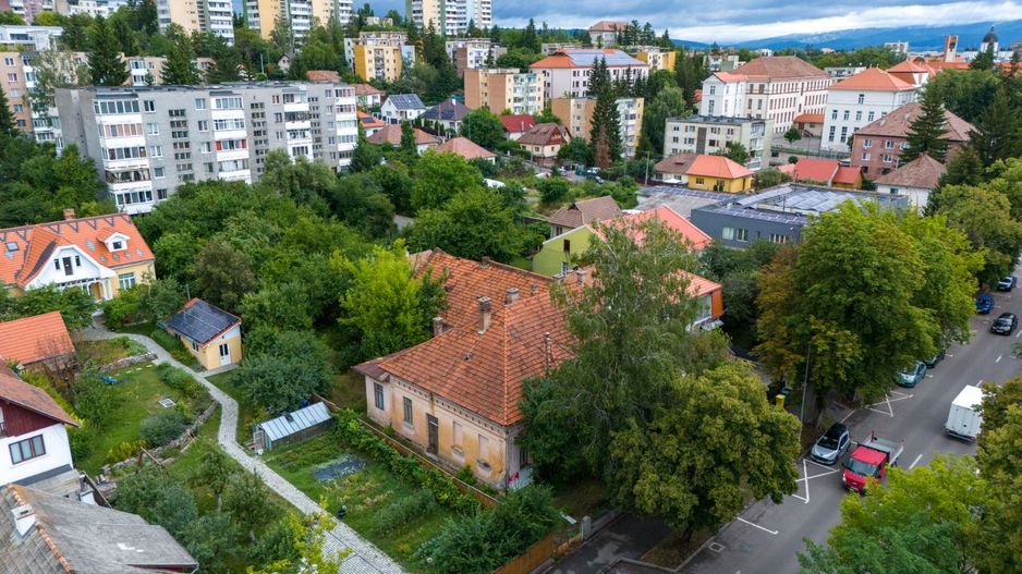 Casă spațioasă în centrul orașului Sfântu Gheorghe | Teren 1300 mp - Poză 2