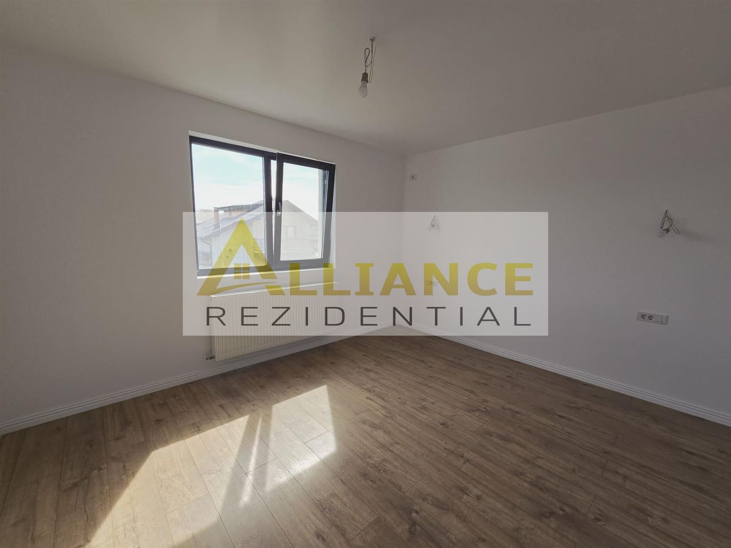Vila individuala- 450mp teren- 4 camere- beci- Geamuri tripan - Poză 7
