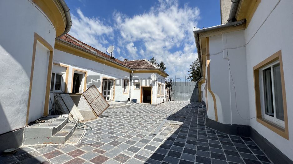 Sapient | Clădire singură în curte pe str. Calea Clujului - Poză 1