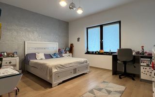 Casă de tip triplex la vânzare 6 camere /Șelimbăr /Secția 1 de Poliție - Poză 3