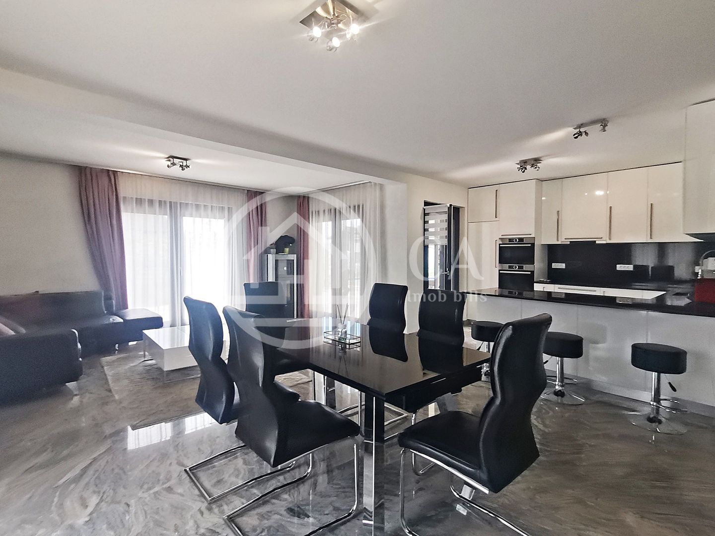 Casa de închiriat cu 6 camere în Cihei, Oradea - Poză 3