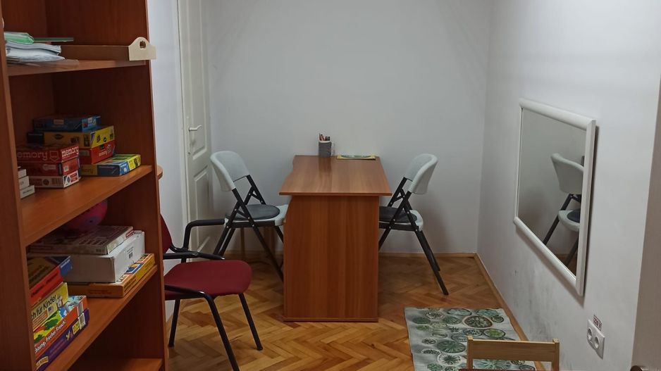 CASA CU 6 CAMERE ZONA CENTRAL - Poză 11