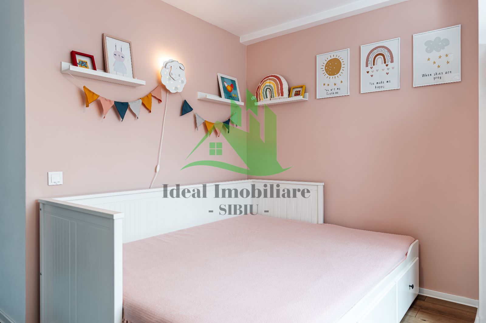 Casa Triplex cu 3 camere, Mobilat-Utilat, in Selimbar - Poză 12