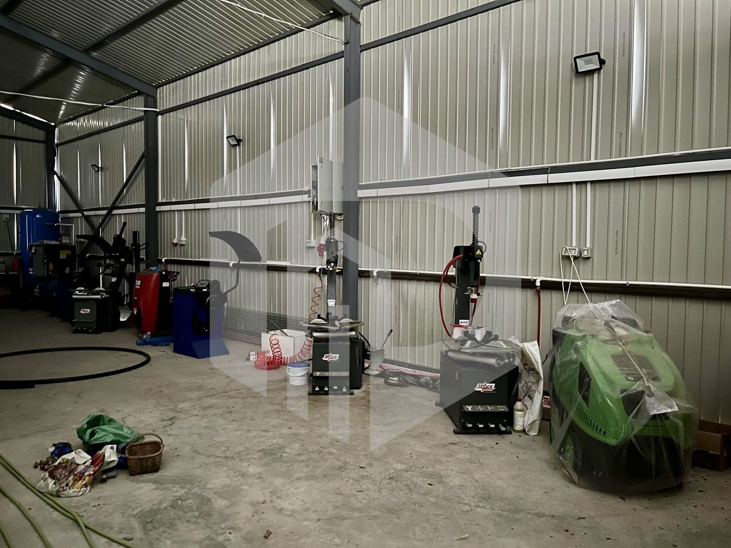 Parcare+Spalatorie/Vulcanizare/service Auto- Valea Oltului-Investitie - Poză 3