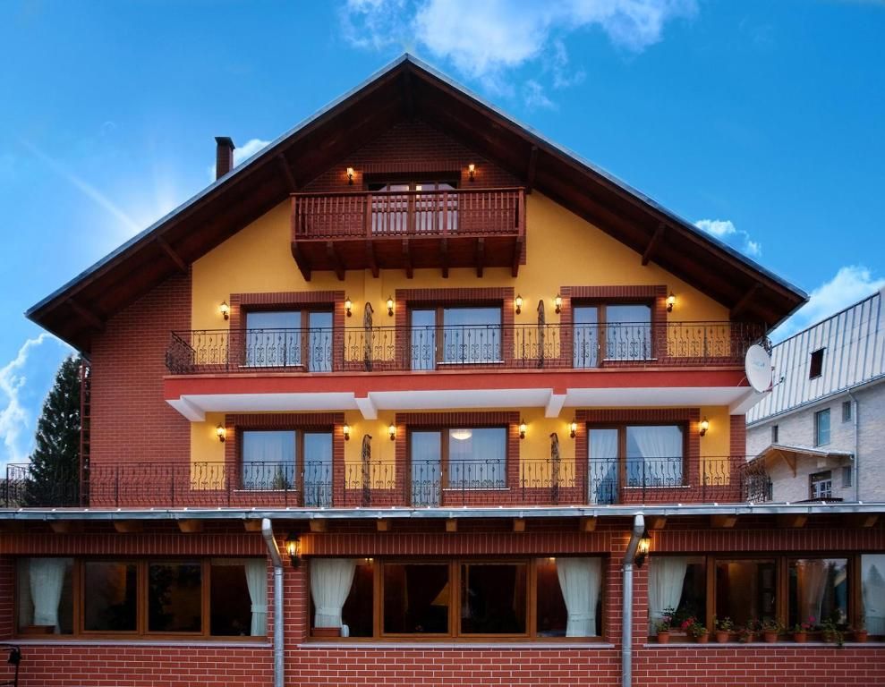 Domeniu turistic, zona pitoreasca, priveliste, aer curat, Fundata, Brasov - Poză 15