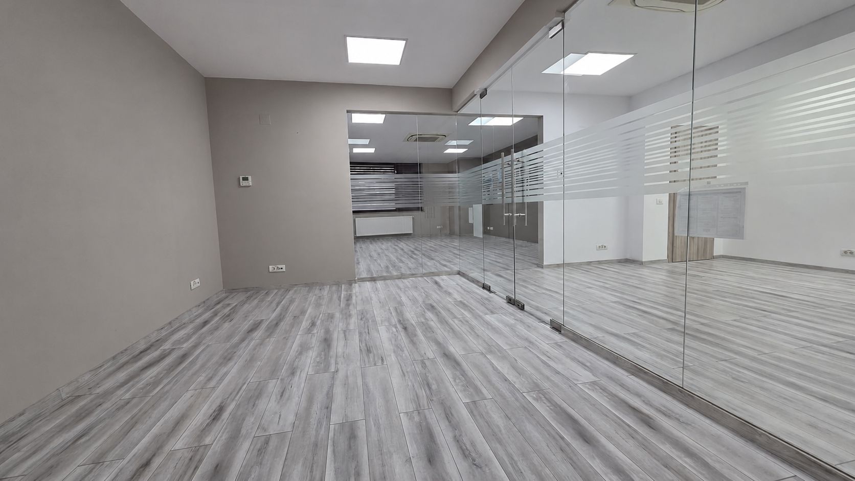 B-dul Mamaia - zona Delfinariu | Spațiu ideal pentru birou | 80mp - Poză 8